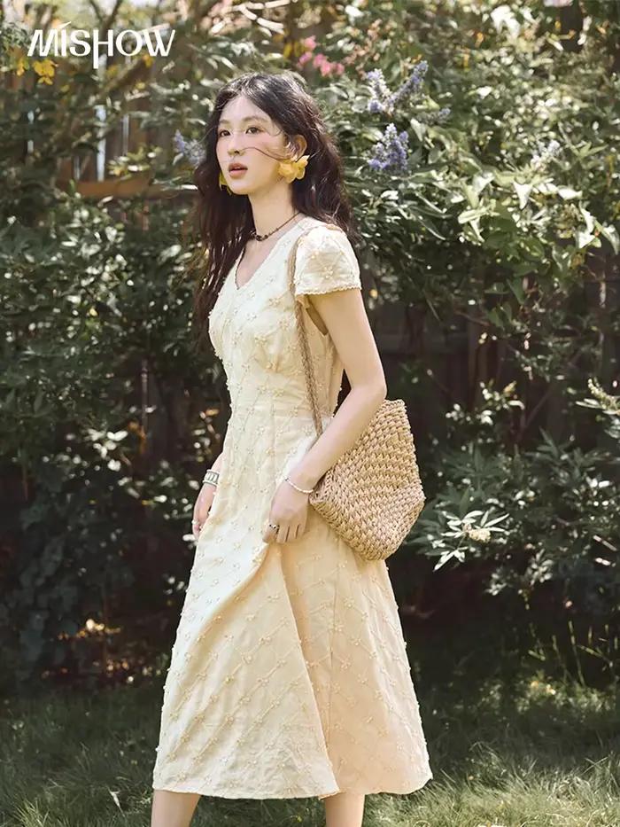 MISHOW femmes col en v dentelle épissé robe 2025 été nouvelle broderie vacances Style français Jacquard robes mi-longues MXE38L2378