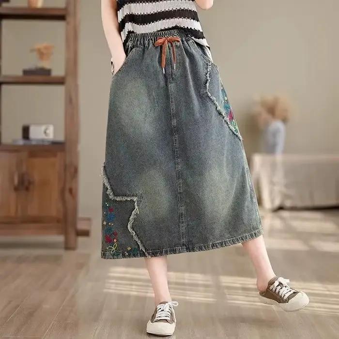 Jupe longue en jean brodée taille haute pour femme
