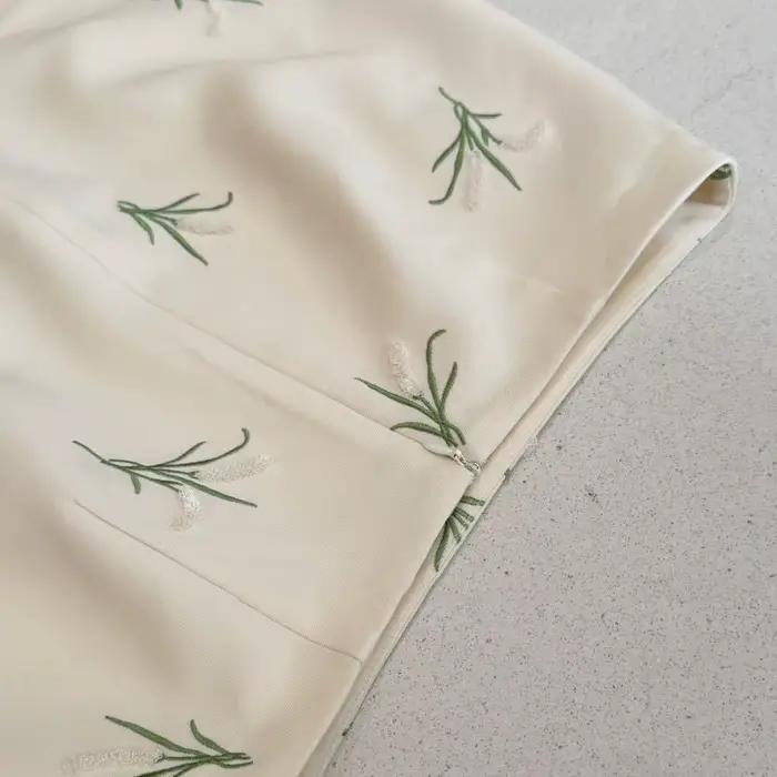 Jupe Courte Femme Été Broderie Florale Style Français Simple Élégante Taille Haute Coupe Droite pour le Travail