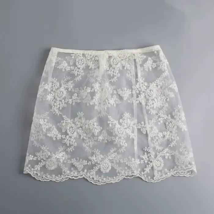Jupe tablier courte en acétate avec broderie florale pour femmes junior, ajustement souple et élégance décontractée pour toutes les occasions
