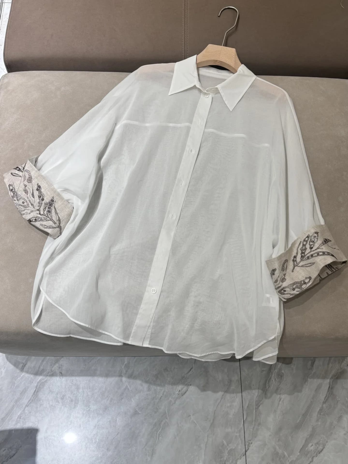 Petit haut brodé à manches longues en lin pour femmes, nouvelle collection été