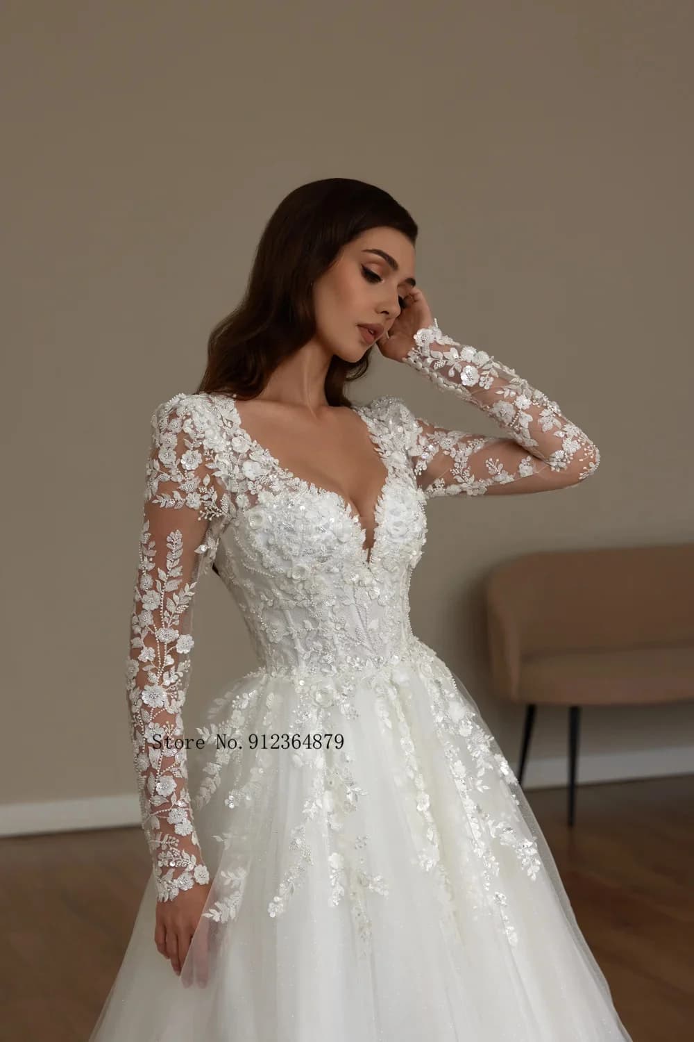 Robe de mariée vintage à manches longues, col en V, avec appliques en dentelle, coupe trapèze, sur m