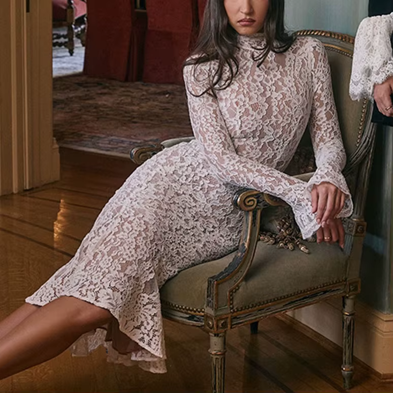 Robe midi élégante à manches longues, col haut, coupe ajustée, dentelle, couleur unie pour femmes
