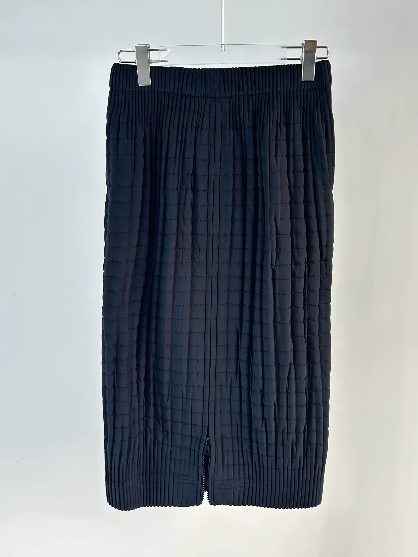 Ensemble manteau et jupe plissée noir et blanc, Texture grille, tissu doux, coupe ample, tenue deux
