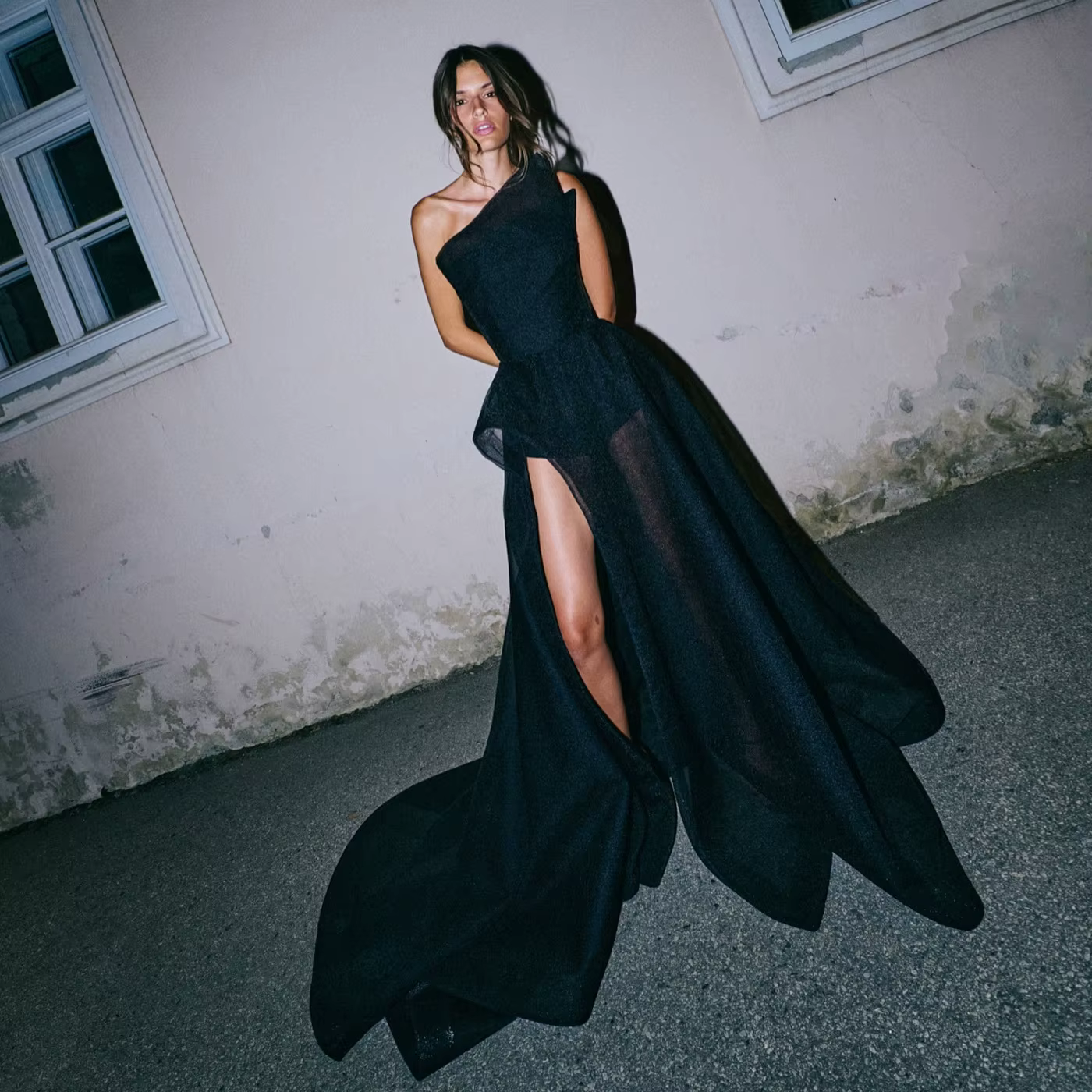 Robes de soirée formelles pour femmes 2026 – Robe de bal noire chic sans bretelles avec fente en org