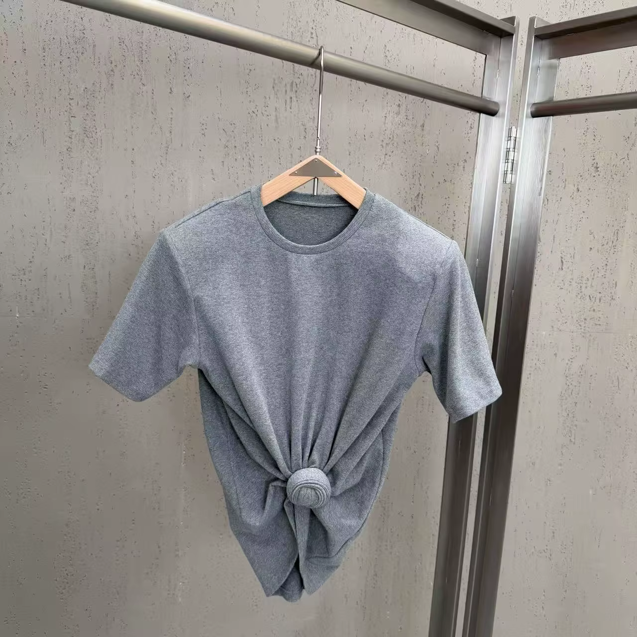 T-shirts d'été 2026 à nœud torsadé à la taille pour femmes, haut décontracté ample à col rond et man