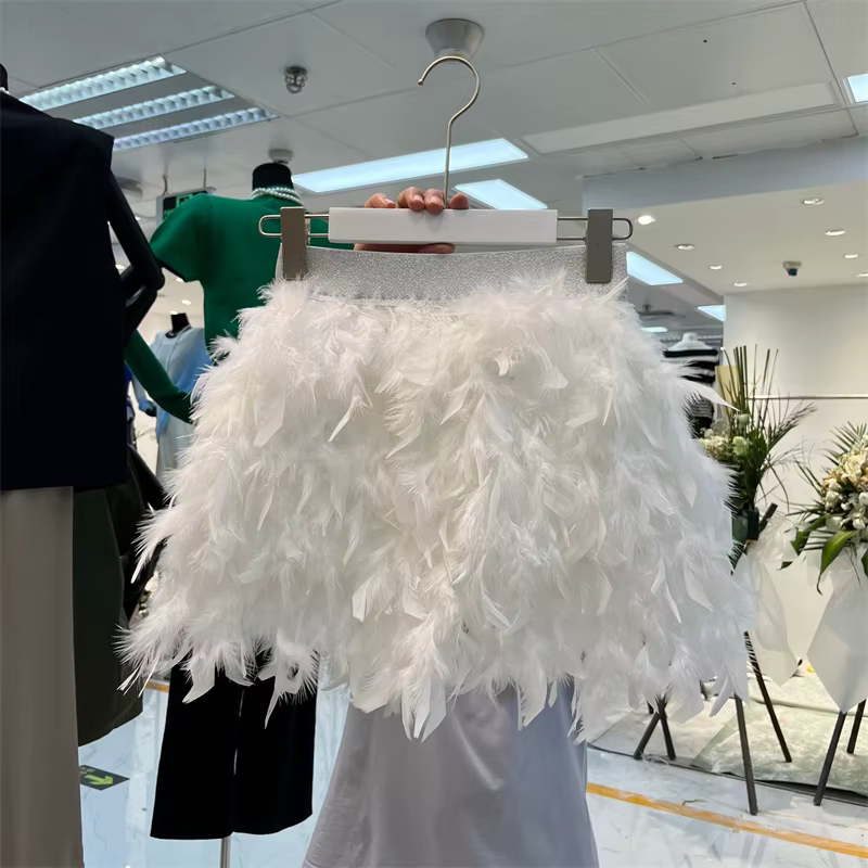 Femmes élégantes plumes gonflées jupe courte dame haute rue scène Costume fête Mini jupe