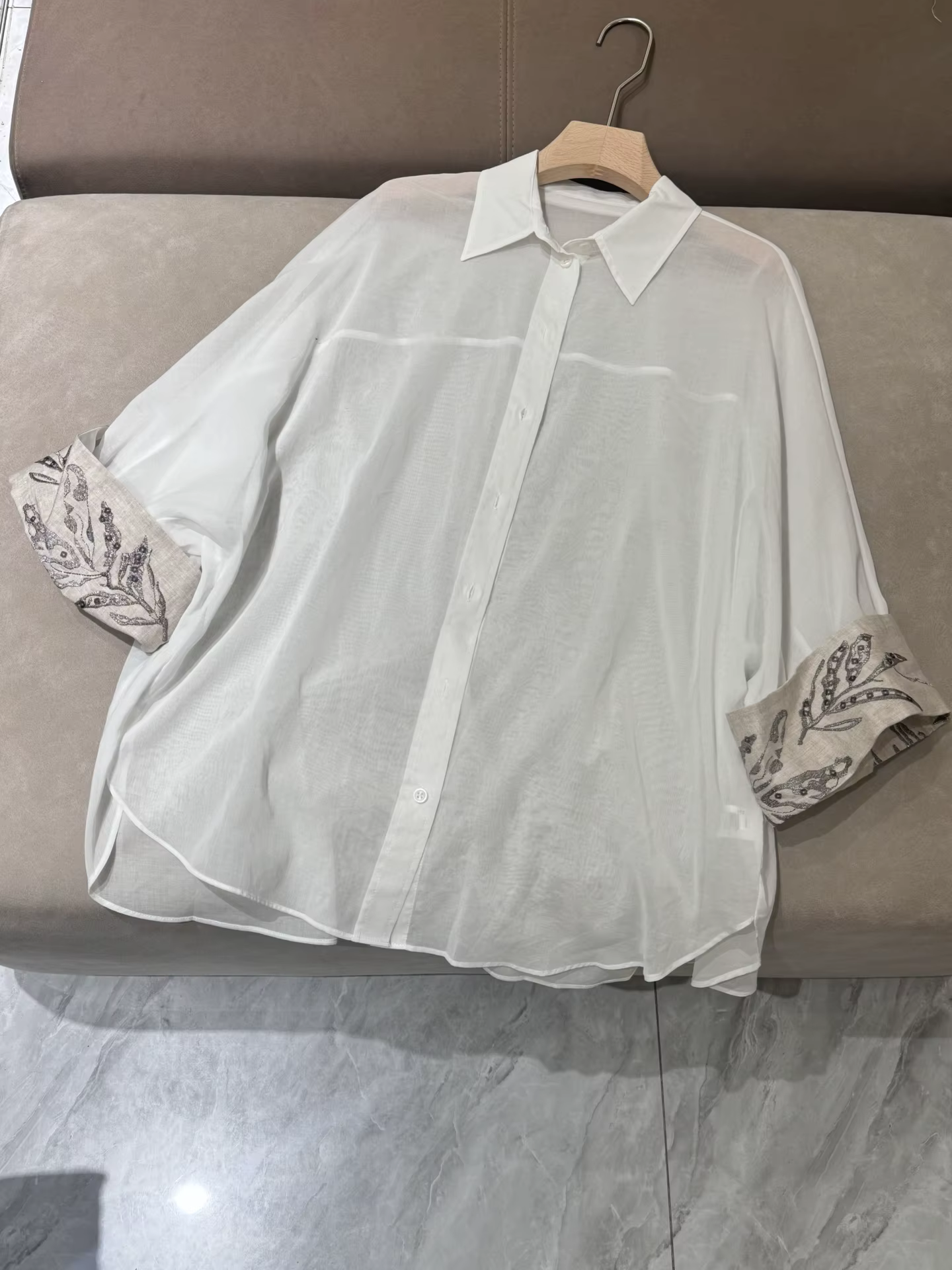 Petit haut brodé à manches longues en lin pour femmes, nouvelle collection été