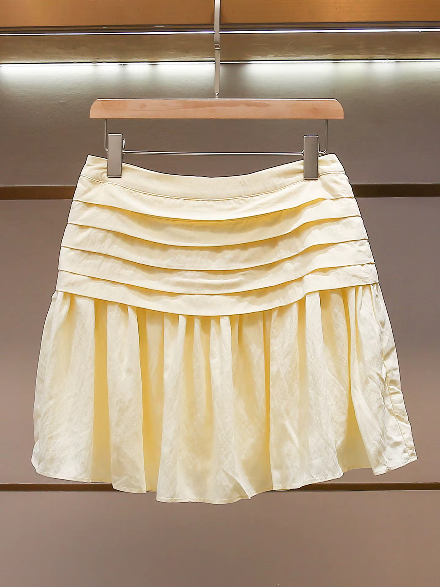 Jupe courte plissée taille haute à volants superposés pour femme, couleur unie, effet rajeunissant,
