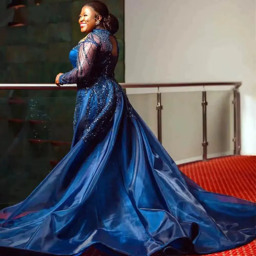 Robe de soirée formelle bleu marine Aso Ebi avec manches illusion, perles, sequins et jupe amovible