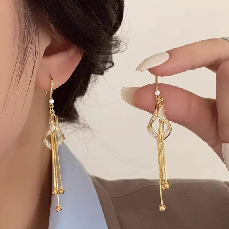 Boucles d'oreilles longues à pampilles en strass pour femmes exquises, pendantes en forme de fleur,