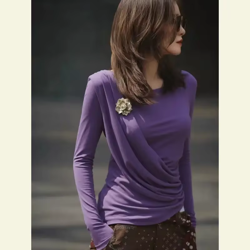 Haut violet à manches longues pour femmes, broche florale, détail froncé, chemisier décontracté ajus