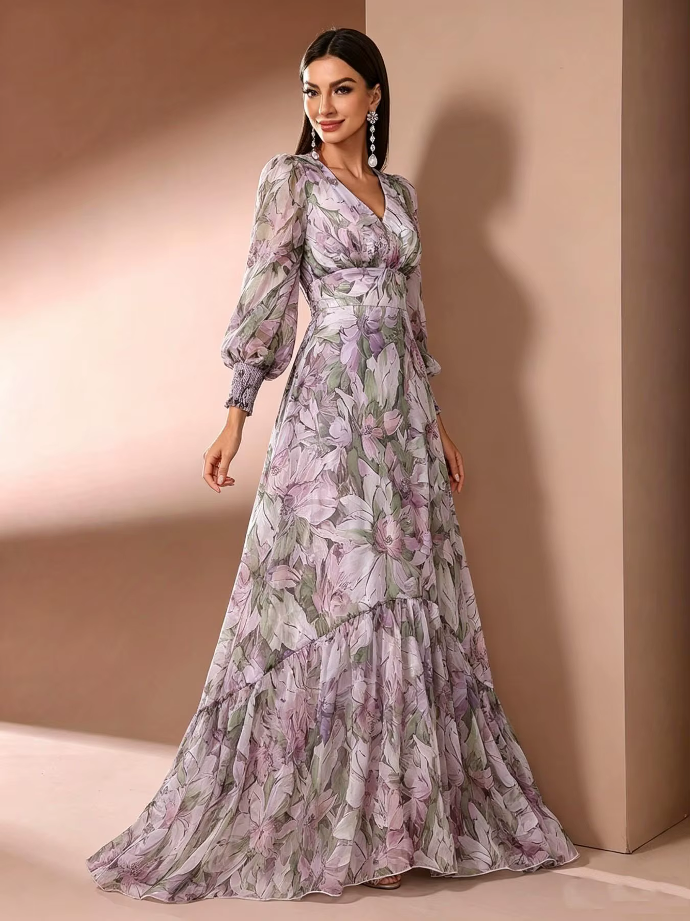 Robe longue florale, style bohème romantique, col en V + manches en dentelle + jupe à volants superp