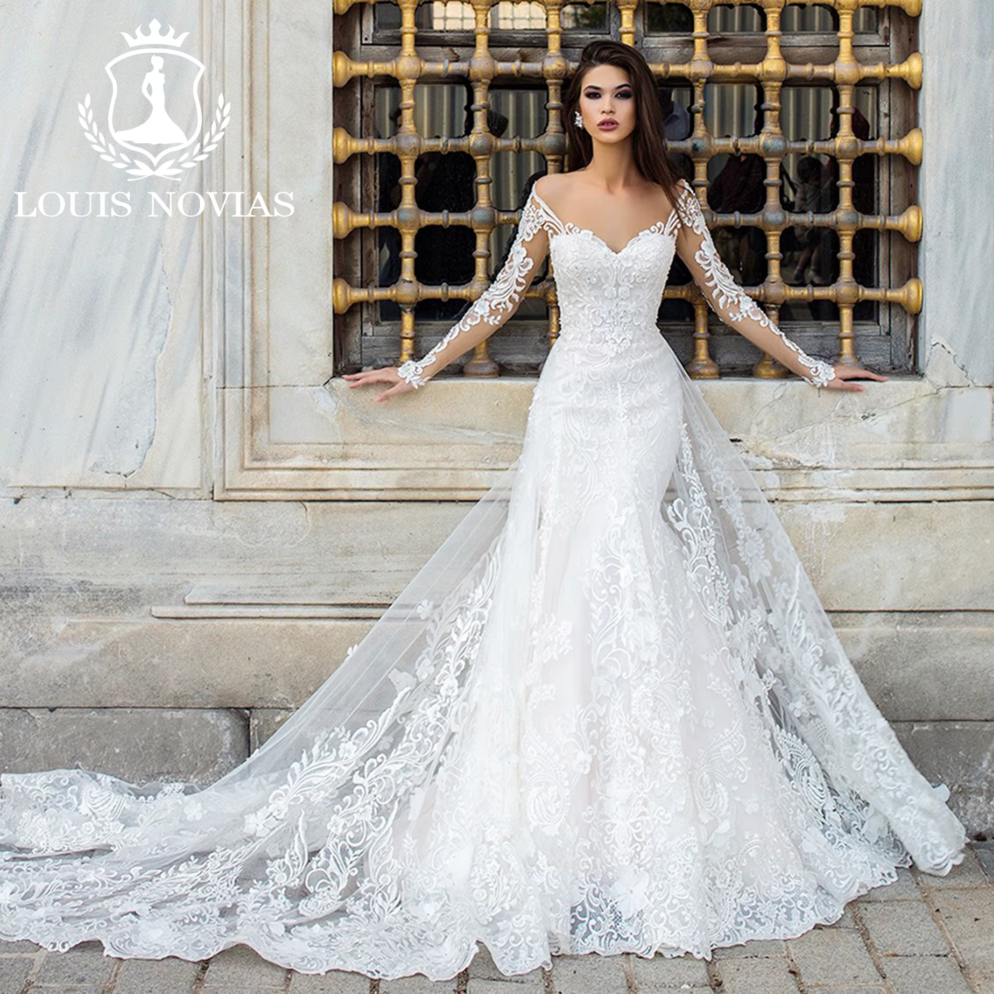 LOUIS NOVIAS Robe de mariée sirène à manches longues, fluide, avec décolleté cœur illusion et traîne