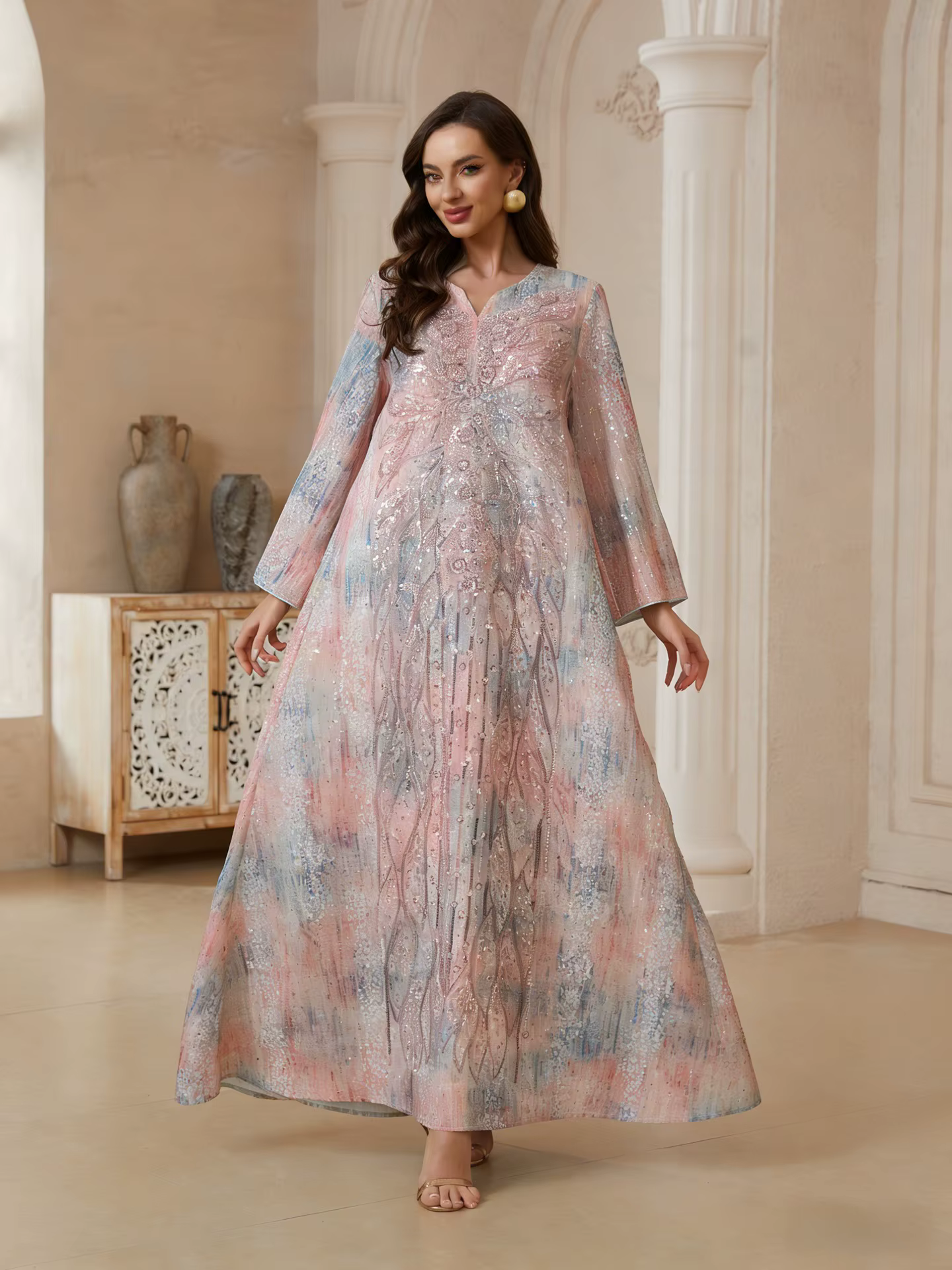 Robe longue brodée de sequins avec texture élégante, grand spectacle, robe longue pour femme dans le