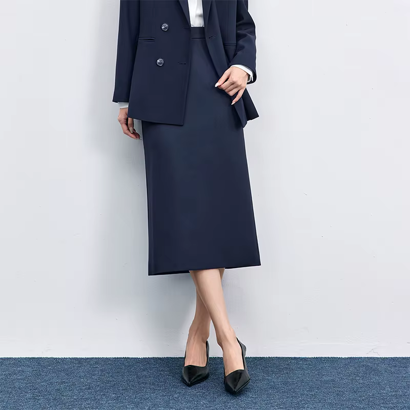 Jupe droite plissée unie SENTUBILA pour femme, collection automne 2026, avec fente arrière, modèle s