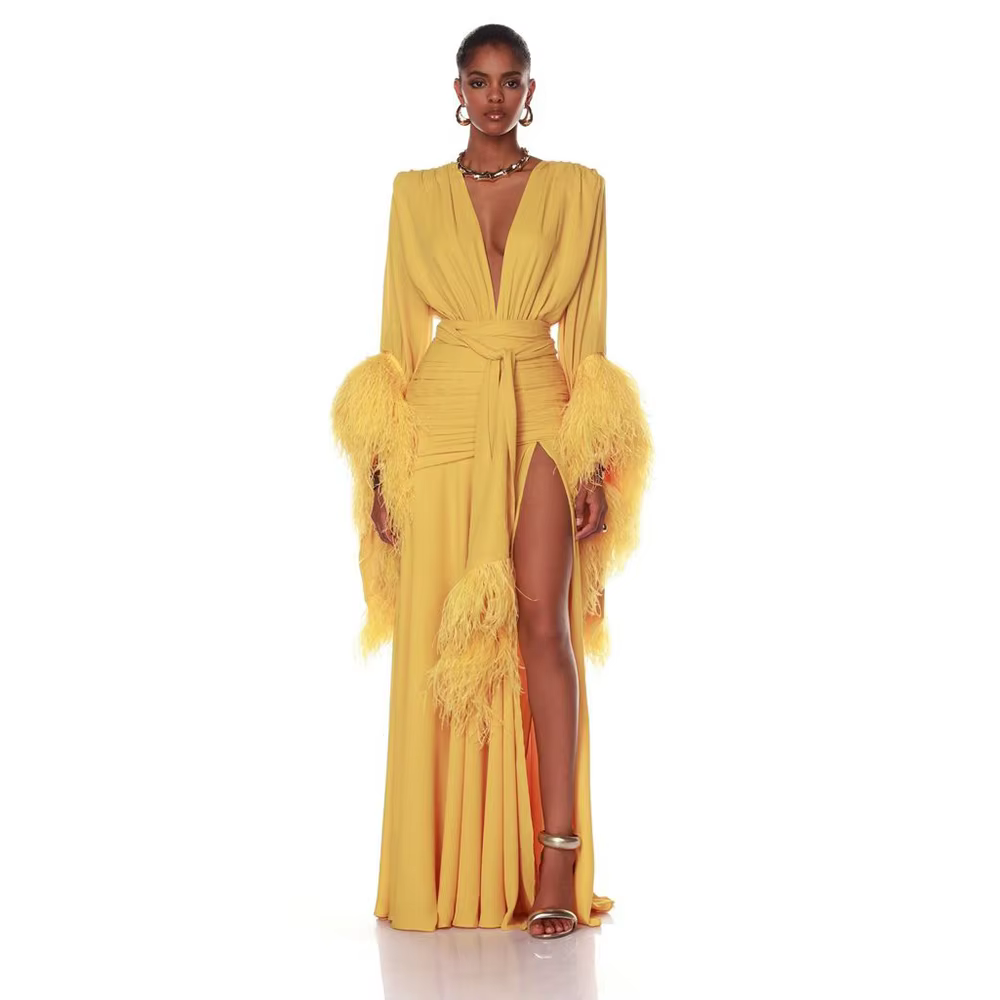 Robes de luxe pour femmes, col en V profond, robe de soirée avec détails de manchette en plumes, man