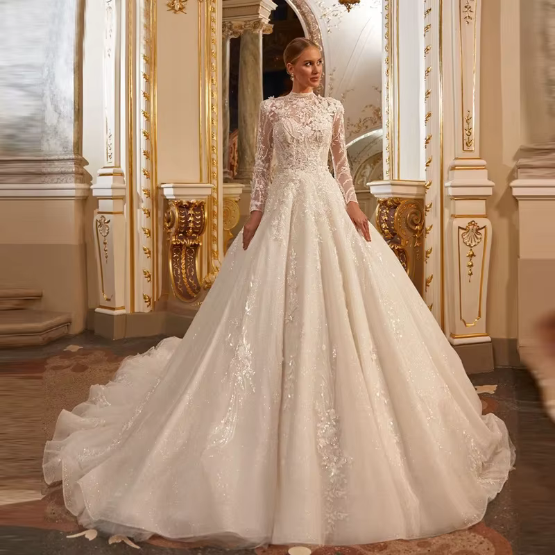 Robe de mariée à manches longues, col haut, dentelle lourde, coupe cintrée, luxueuse robe moelleuse 