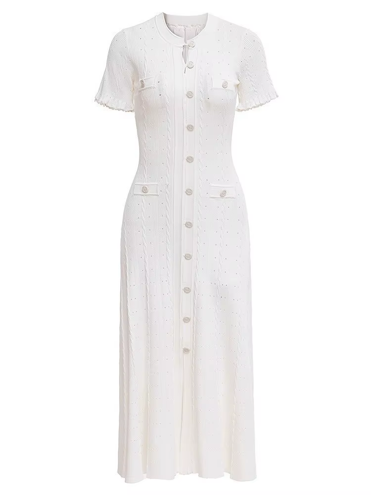Robe longue élégante en maille côtelée à col rond et manches courtes, ajourée, à bouton unique, styl