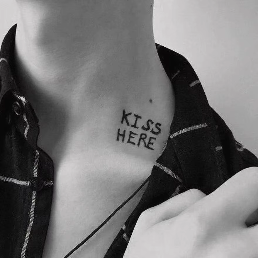 Tatouage faux tatouage durable KISS HERE lettre pour femme homme cou Art tatouage autocollant Sexy t