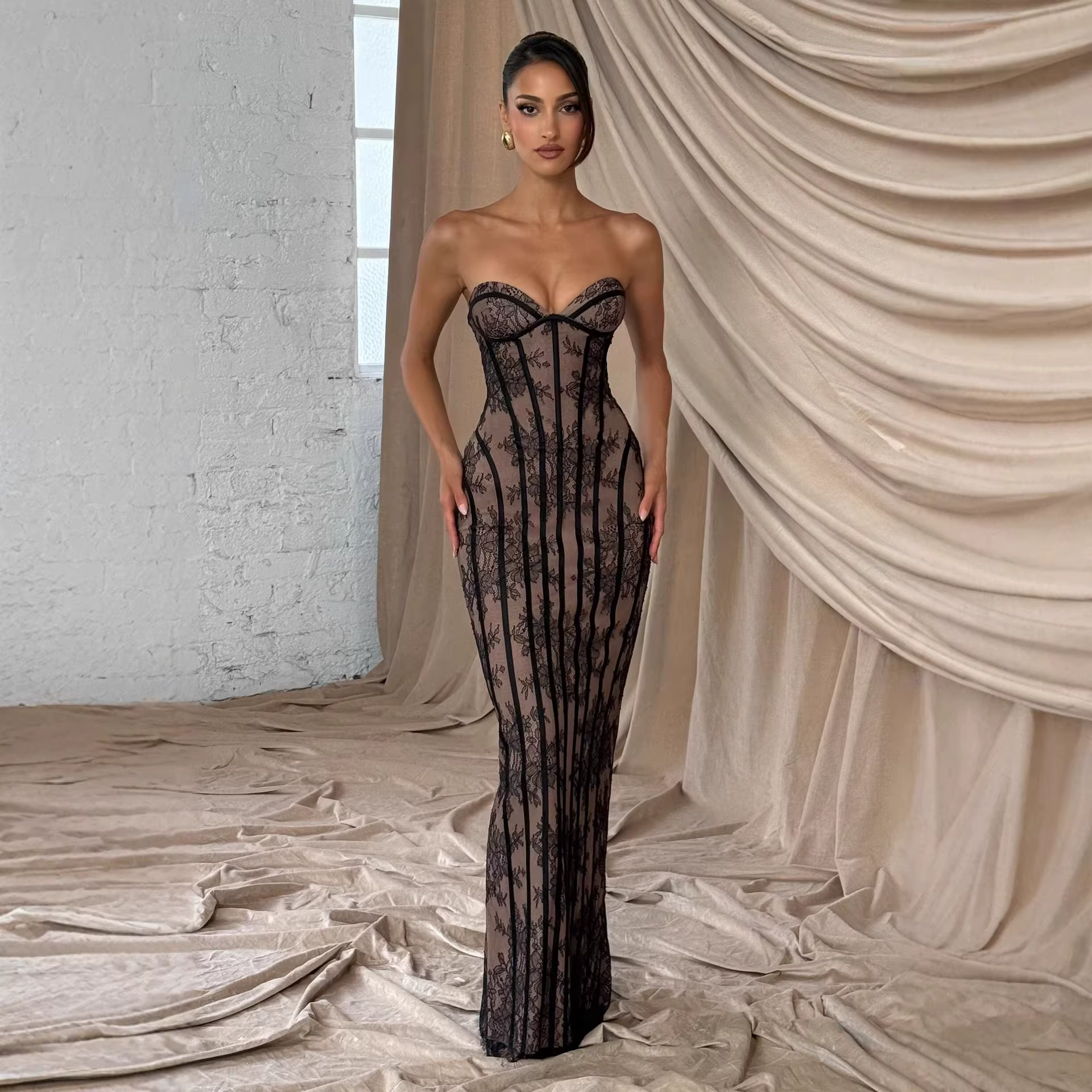 Robe longue élégante sans bretelles en dentelle, corset sexy dos nu, cintrée à la taille, robe maxi 