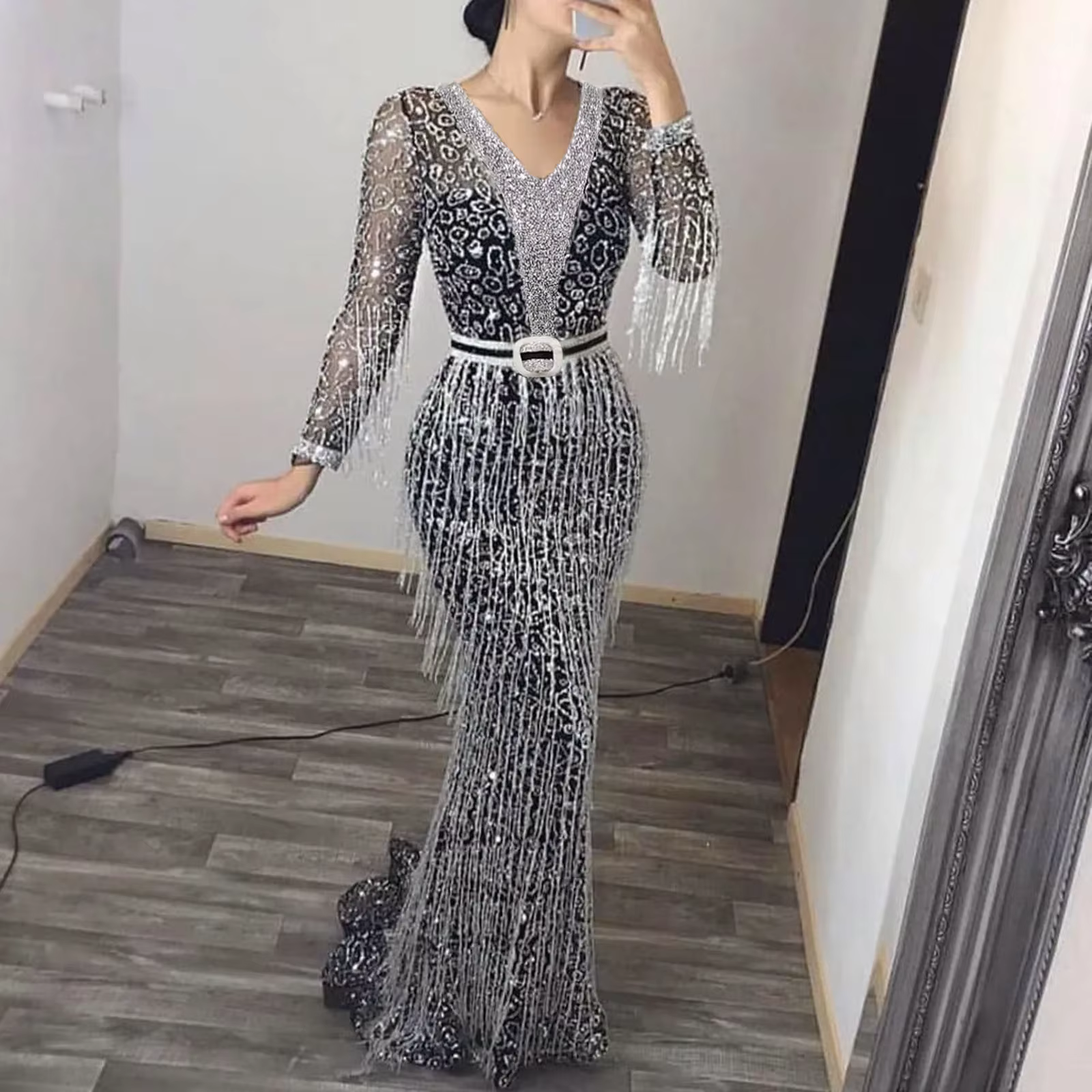 Robe de bal à manches longues pour femmes, élégante, Sexy, décolleté en V profond, paillettes, frang