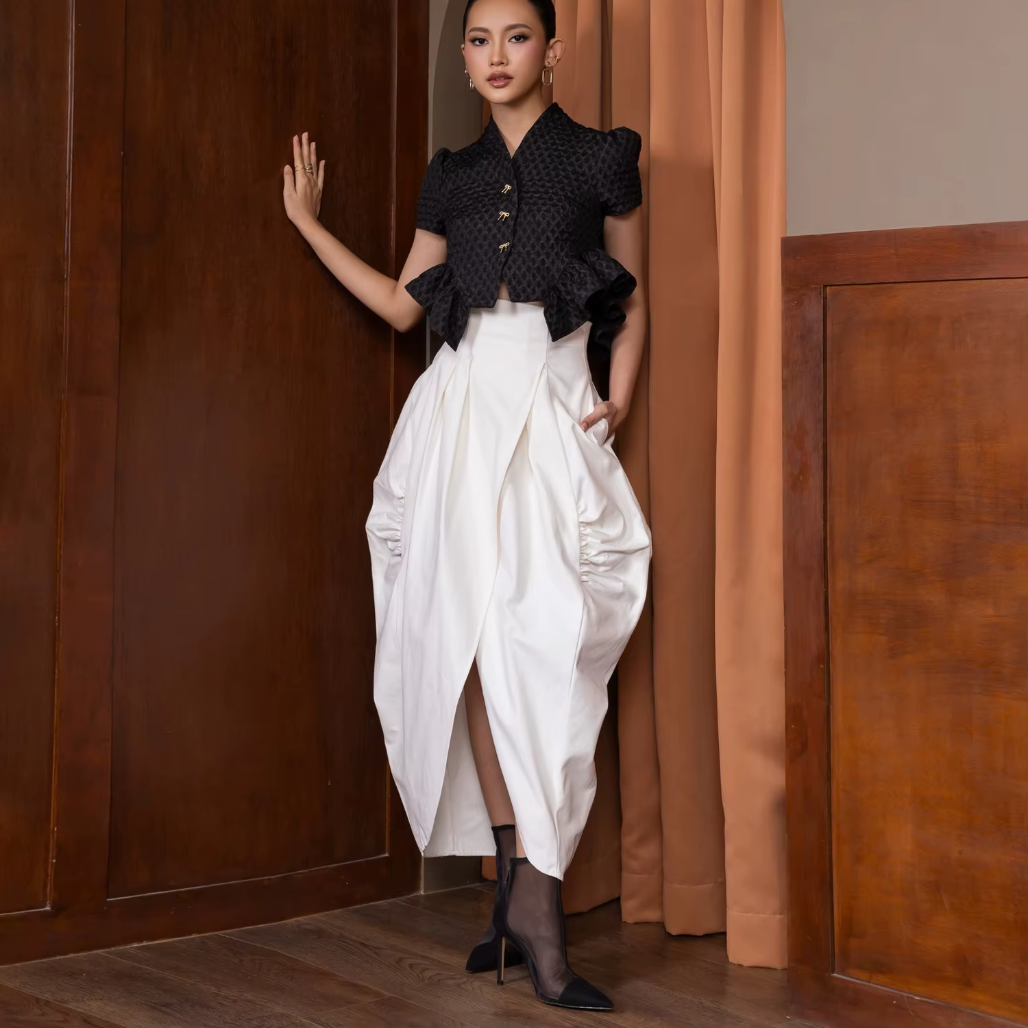 Jupe midi blanche taille haute tulipe asymétrique froncée à ourlet ballon pour femme avec poches, ju