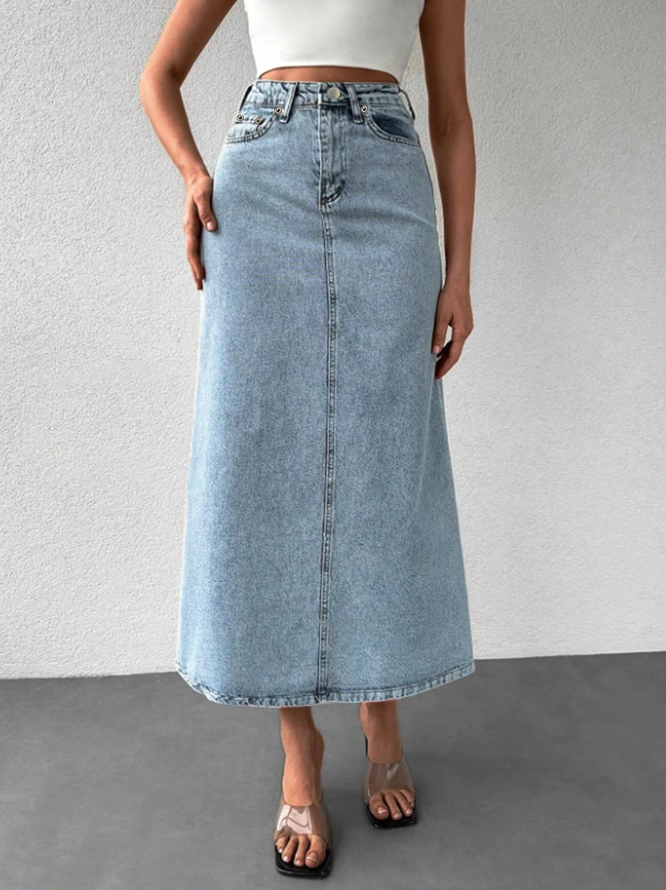 Jupe midi en jean mi-longue pour femme, avec une couleur claire délavée rétro et nostalgique, style 
