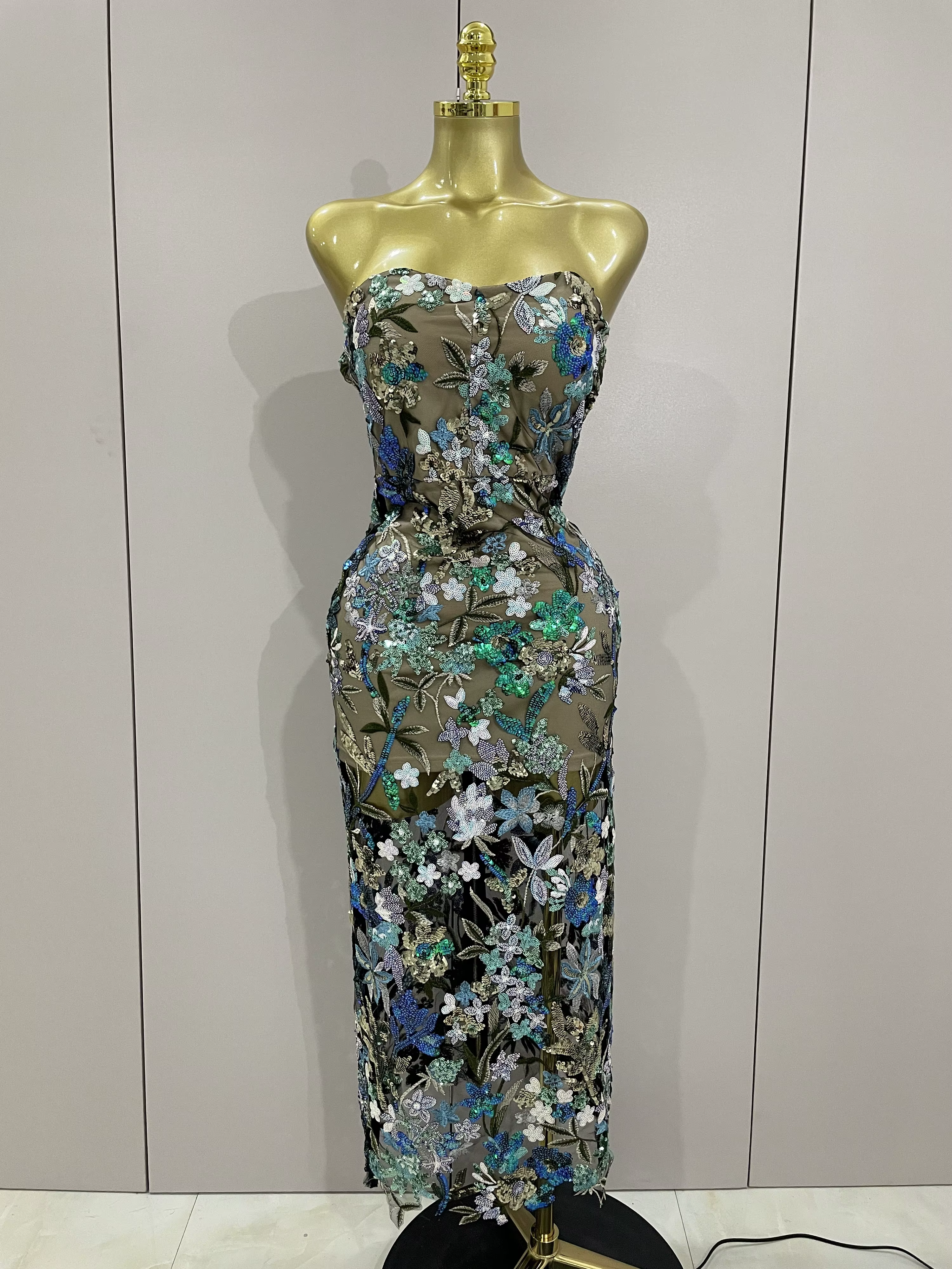 2025 nouvelle robe longue à paillettes florales sans bretelles Sexy femmes paillettes fleur dos nu l