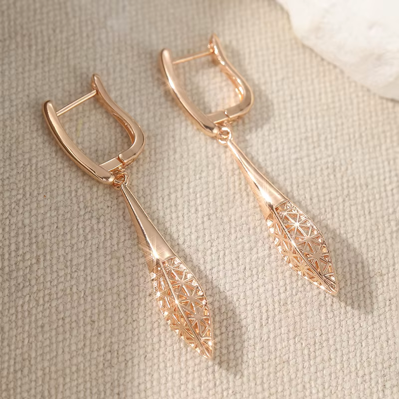 Boucles d'oreilles longues dorées ajourées élégantes pour femme, accessoires de bijoux de mode pour