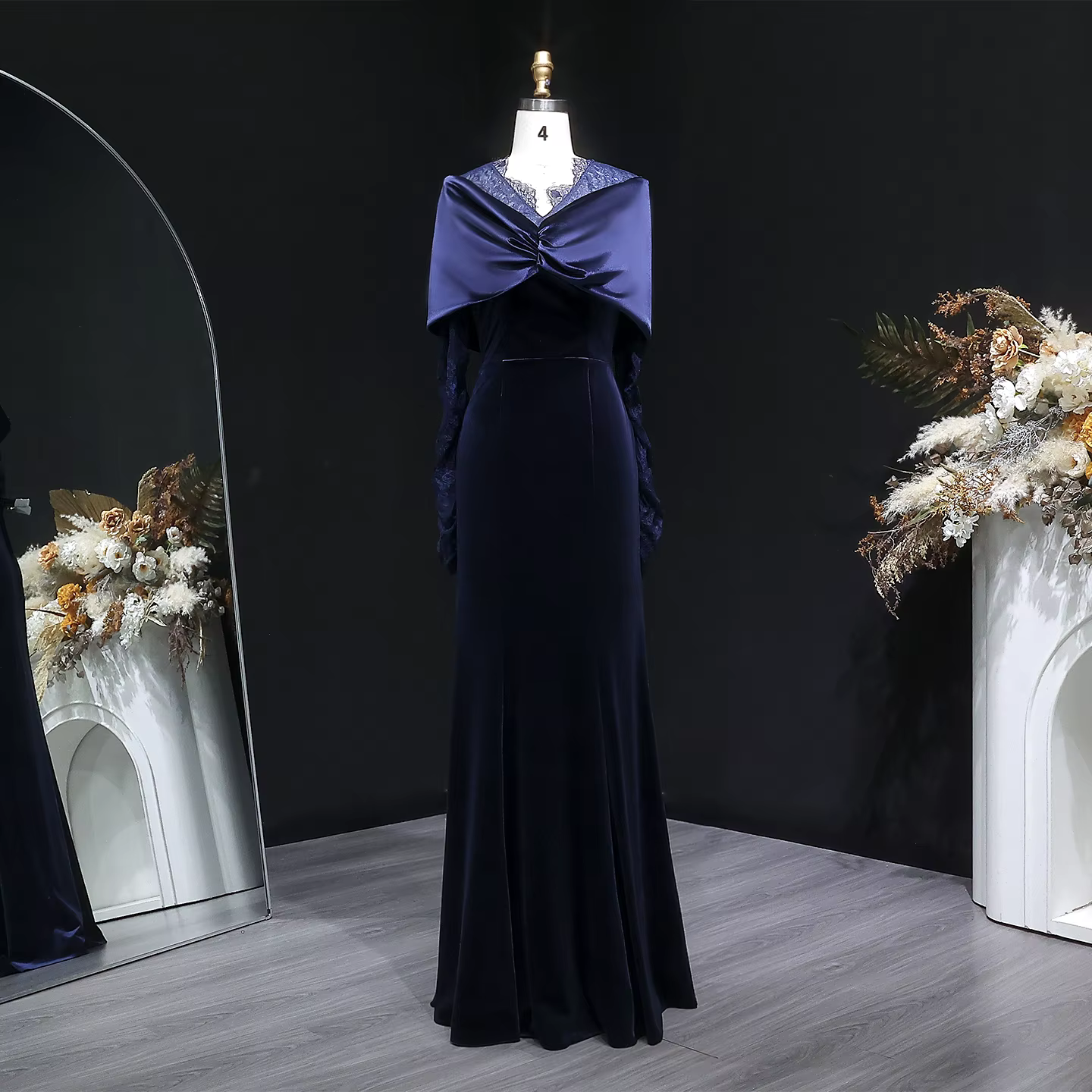 Robe de soirée longue sirène élégante en dentelle bleu marine Sharon Said avec cape pour femme, idéa