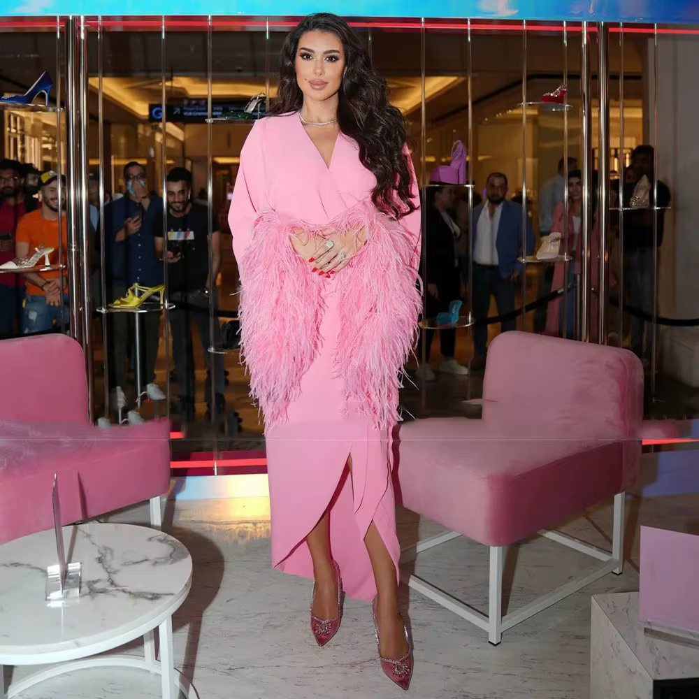 Robes de Soirée Roses Arabes pour Femmes 2026 – Robes de Cérémonie de Luxe à Plumes, Manches Longues