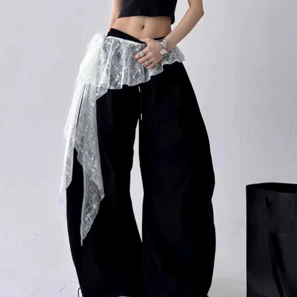 Mini-jupe irrégulière en jean avec broderie florale et dentelle, style Y2K streetwear, froncée, desi