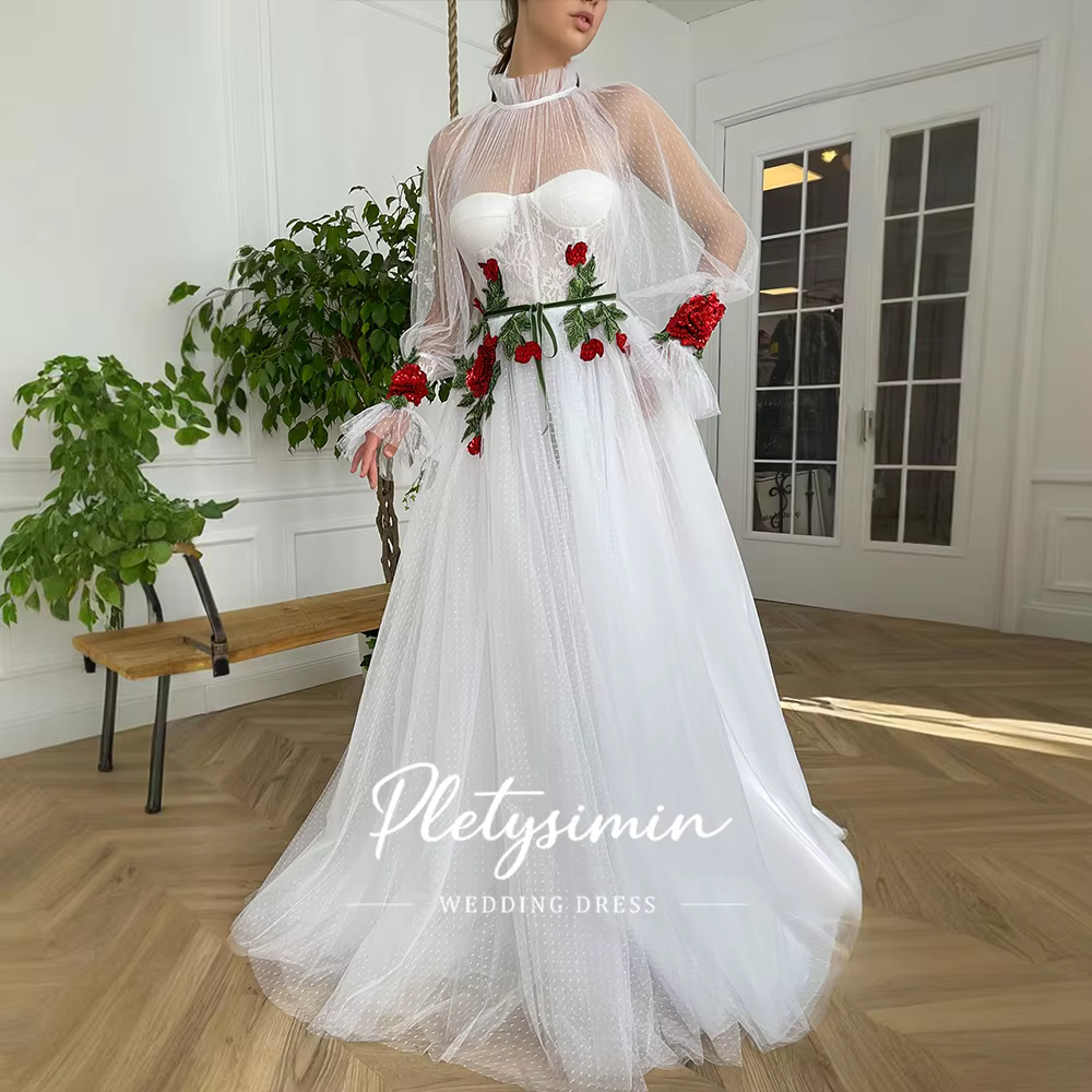 Robe de mariée romantique gothique coupe trapèze à manches longues bouffantes, corset, applique rose