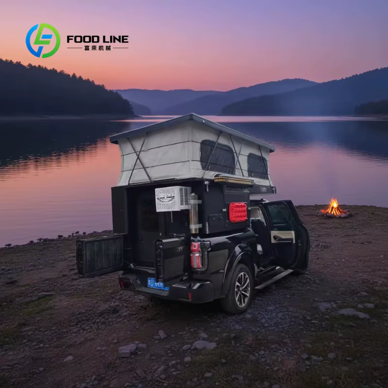 Camper Truck Personnalisé pour Longues Voyages avec Réservoirs d'Eau et de Carburant Supplémentaires
