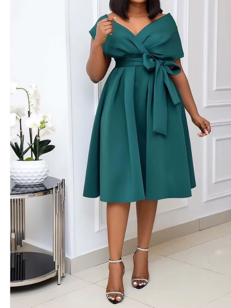 Robe mi-longue pour femmes, ligne A, coupe cintrée, col en V, manches courtes, taille serrée, épissu