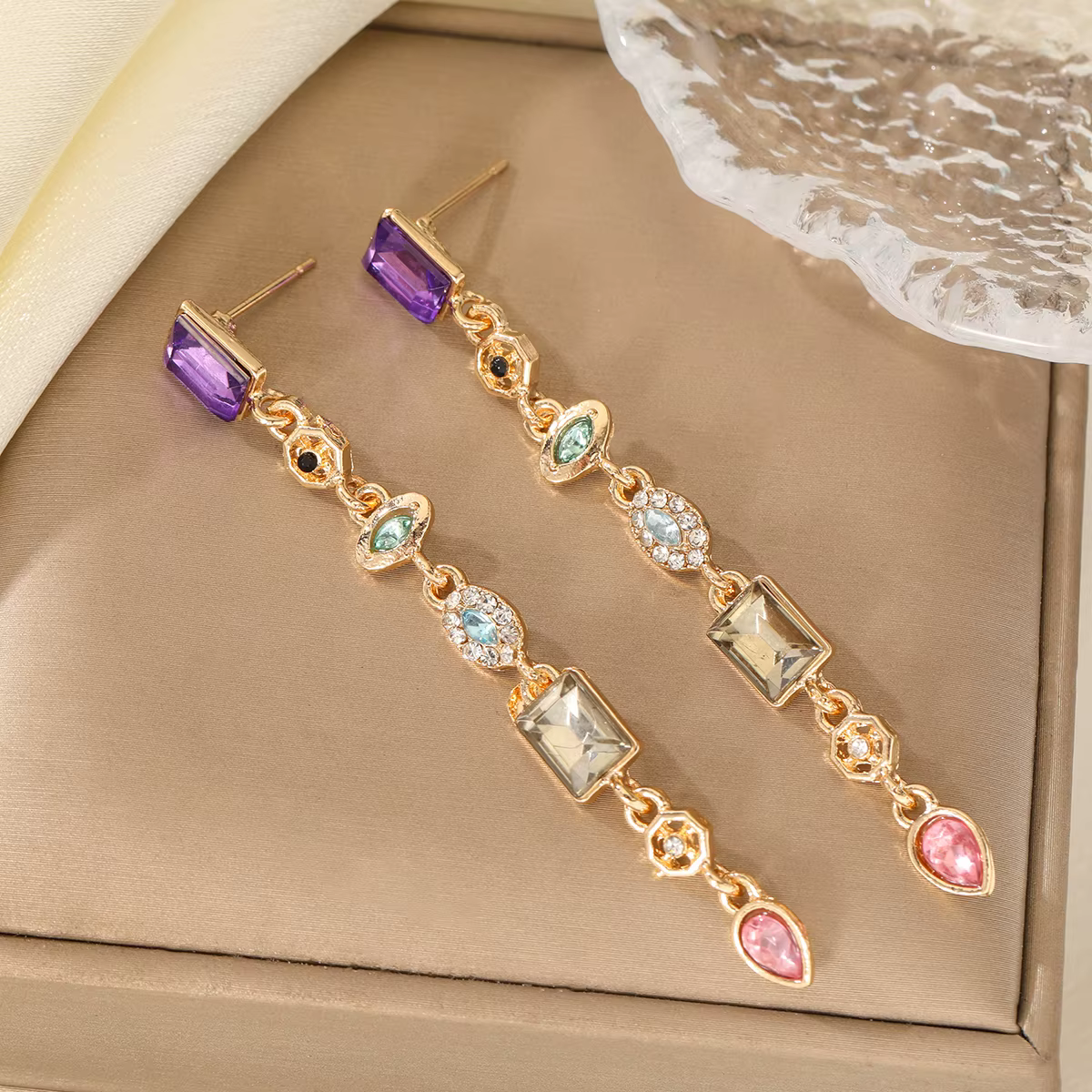 Boucles d'oreilles longues vintage multicolores avec pierres précieuses artificielles mélangées et f