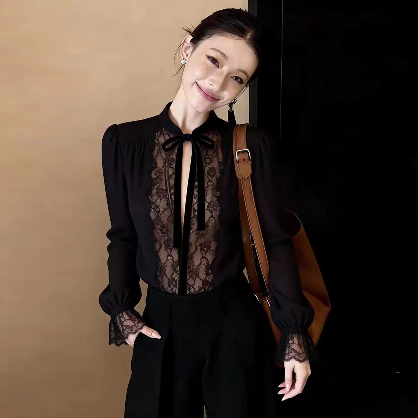 Haut de luxe noir en dentelle à manches longues pour femme, t-shirt élégant en maille transparente à
