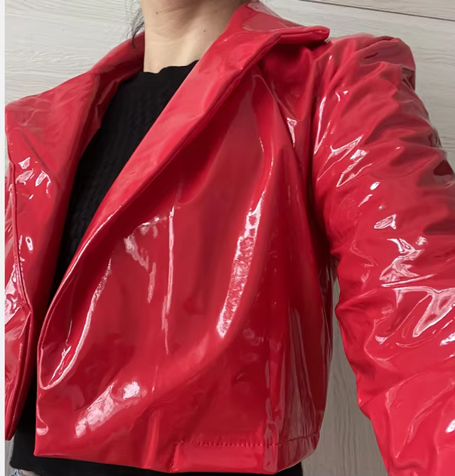 Veste à manches longues en cuir verni brillant pour femme, manteau court à revers, look de support p