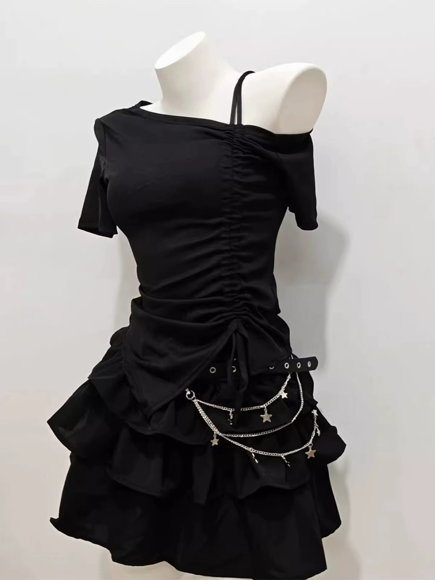 Ensemble jupe courte noire et t-shirt à manches courtes avec cordon de serrage pour femme, style été