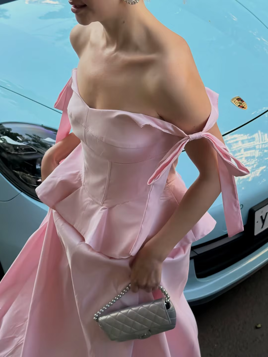 Ensemble jupe femme élégant pour les vacances : haut à volants en dentelle à fines bretelles et manc
