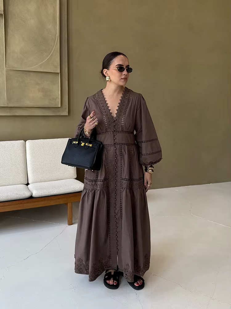 Robes longues élégantes blanches brodées ajourées pour femmes, col en V, manches bouffantes, coupe a