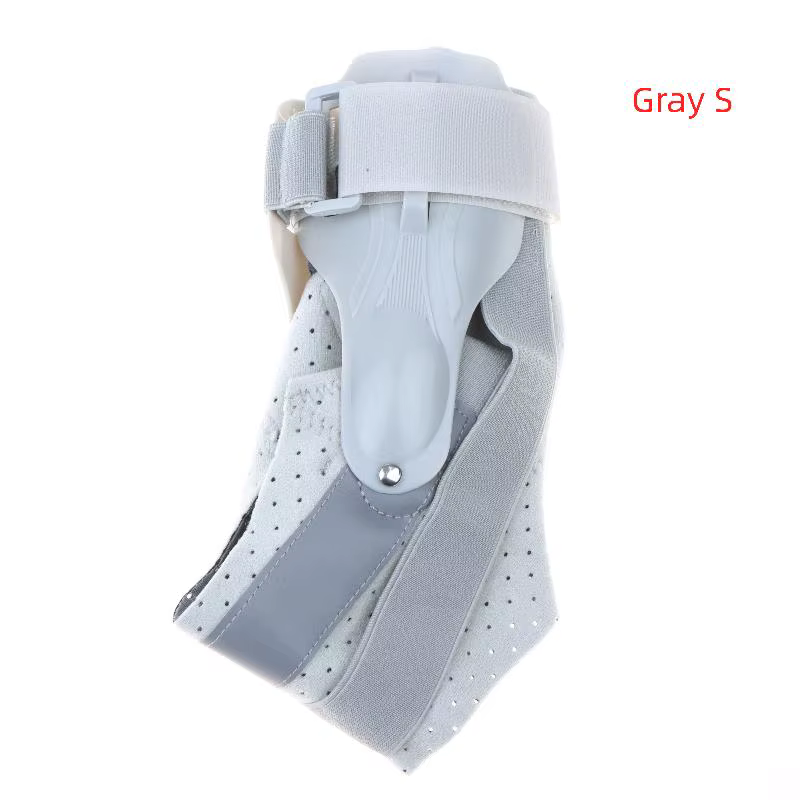 Attelle de cheville pour le sport avec stabilisateurs latéraux, offre un soutien fiable pour les ent