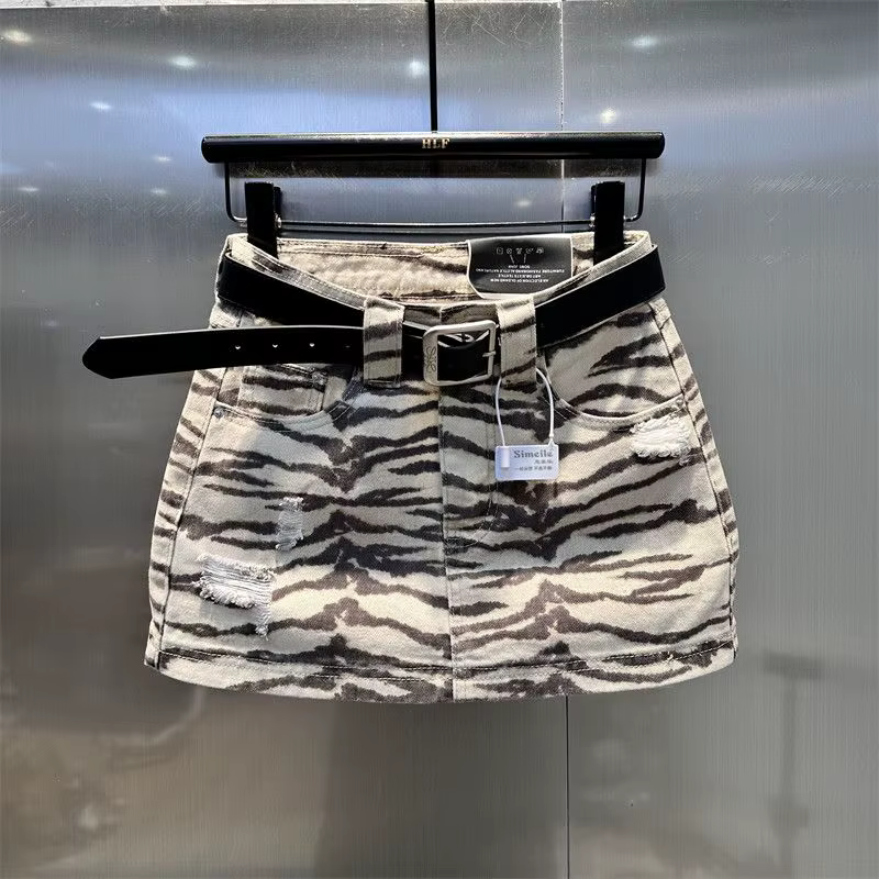 Nouvelle jupe en jean zébrée déchirée pour femme, coupe trapèze, collection 2026