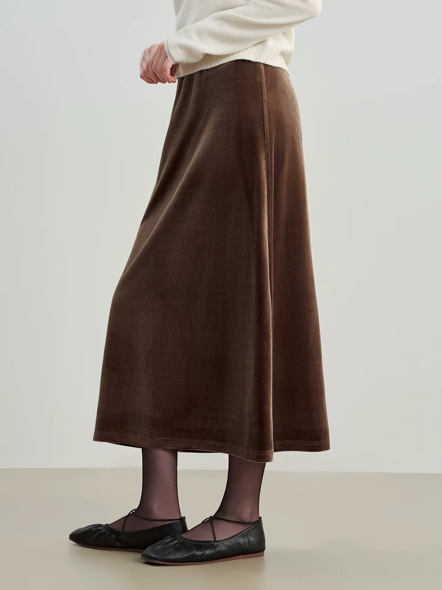 ZIQIAO Style français noir velours a-ligne jupe Midi pour les femmes 2025 automne hiver nouveau haut de gamme sens ourlet Long Semi-jupe élégante