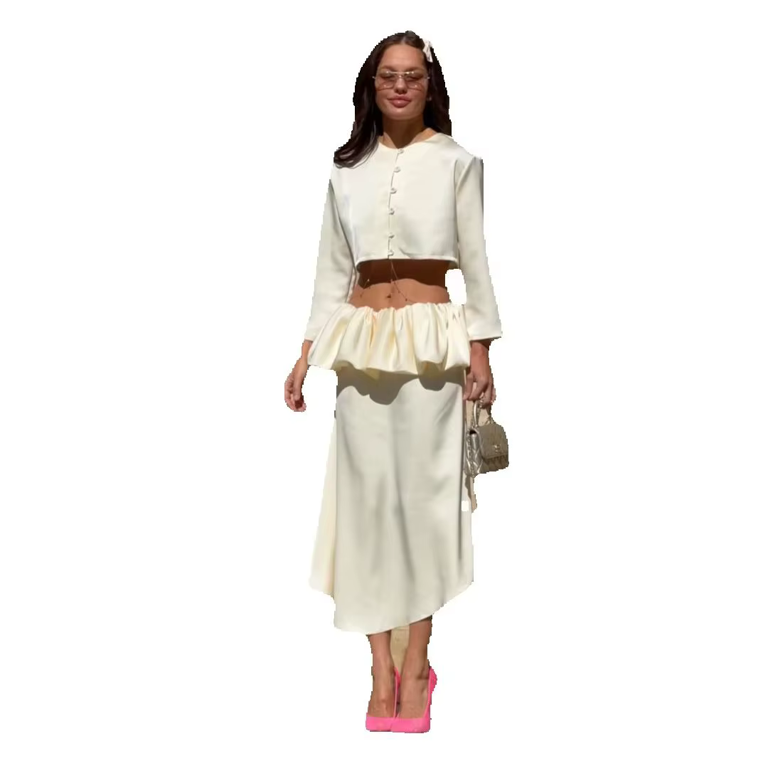 Jupe midi élégante et luxueuse en satin crème pour femme