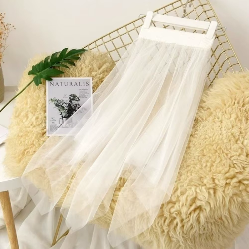 Jupe longue élégante en dentelle transparente et tulle noir et blanc