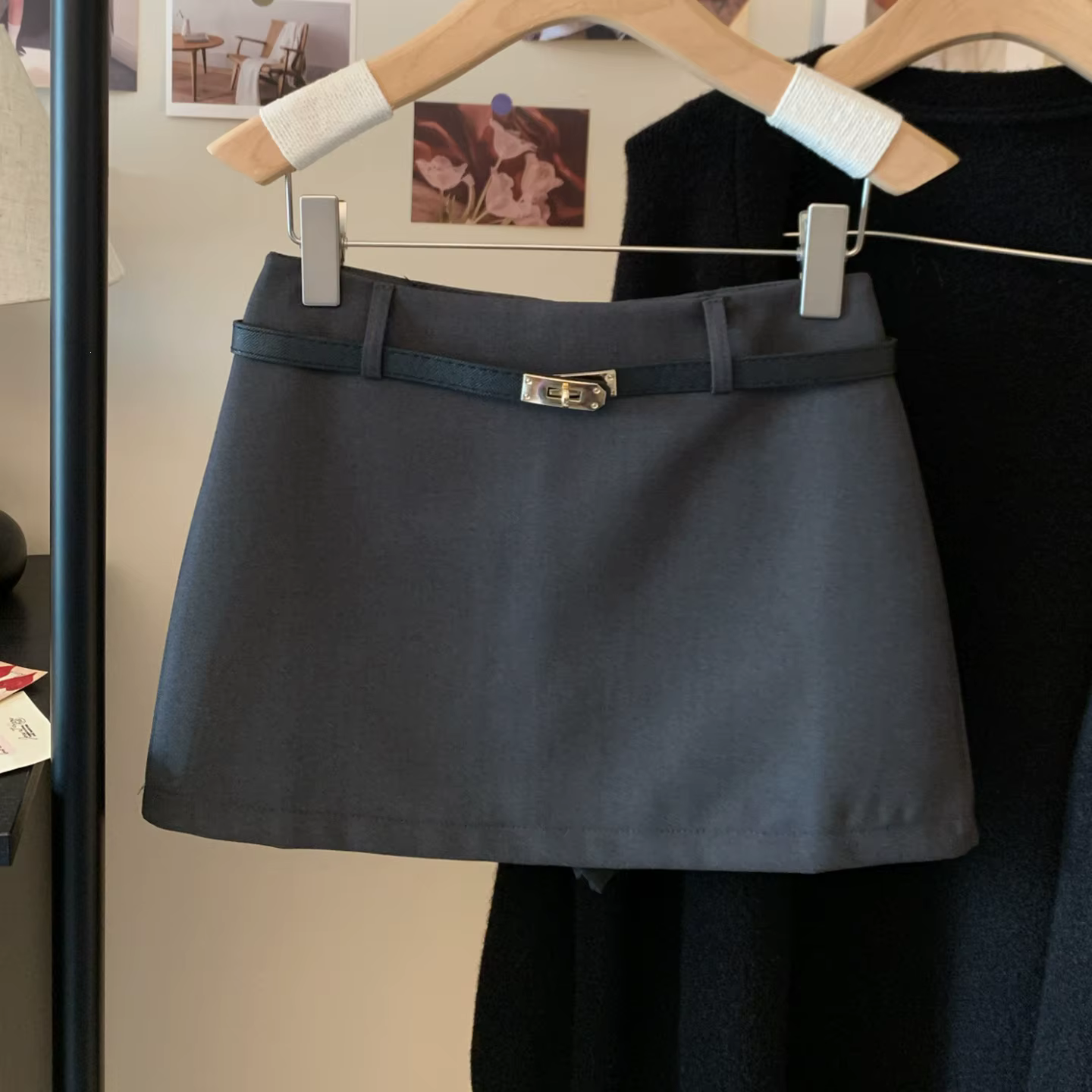 Jupe courte grise style coréen ajustée trapèze pour femme été confortable polyvalente occassions quotidiennes sorties bureau