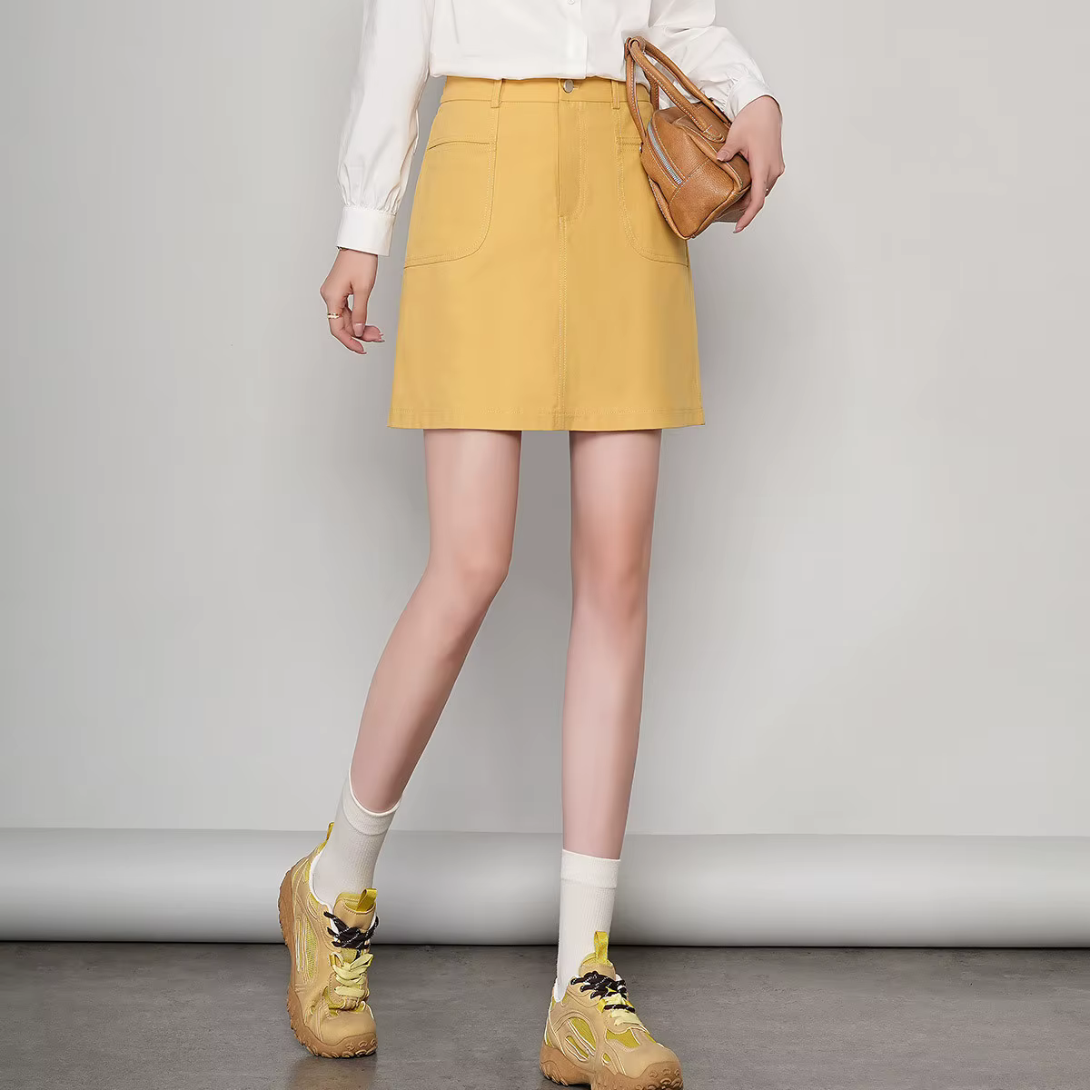 LOUIS YAO Jupes pour femmes Printemps 2026 Mini-jupe courte taille haute décontractée style professionnel avec boucle métallique