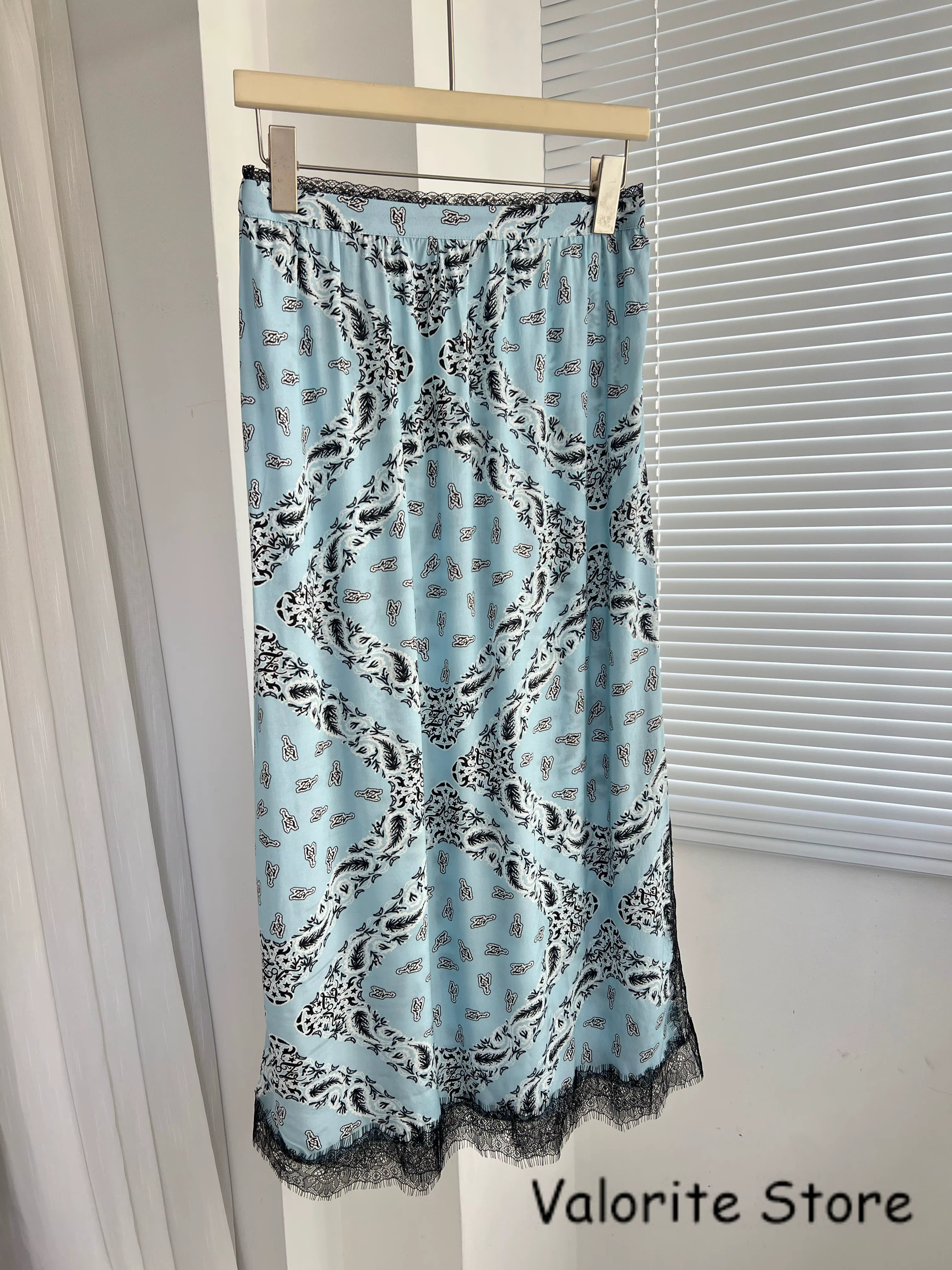 Jupe midi pour femme bleu ciel à imprimé cachemire